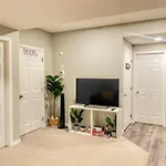 Cozy Newly Built And Cheerful 1-Bedroom Suite