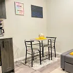 Cozy Newly Built And Cheerful 1-Bedroom Suite