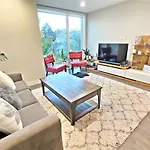 Monki Di Executive Suites - Glas - Luxury Inner City Home 3 Min To Downtown W Private Rooftop Patio Fireplace