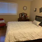 Cozy 2 Bedroom Townhouse With Large Den