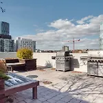 New Huge Penthouse Loft, Rooftop Patio, Bbq, Parking, Coffee