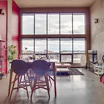 New Huge Penthouse Loft, Rooftop Patio, Bbq, Parking, Coffee