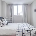 New Stylish And Cozy Eau Claire 2Br With Gym Coffee