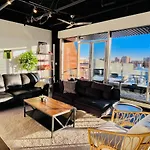 Sunny Penthouse On 17Th Ave, 1 Bedroom, 1 Loft Bed With Ladder, 1 Sofa Bed, Sleeps 6, Downtown