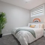 Your Perfect 2Br Stay In Se Calgary