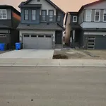 Luxury Suite In Calgary Nw