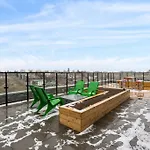 Two Bed Downtown Unit With Parking