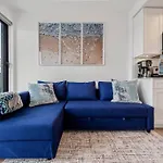 Two Bed Downtown Unit With Parking