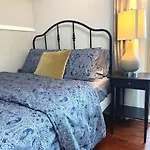 Lily Room Near Golf And Banff Costco Newly Renovated Queen Size Bed Single Bathroom Sofa Tv