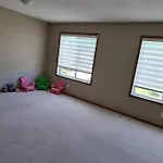 Spacious Comfortable Air-Conditioned. Near Airport!