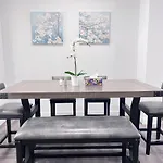 Private Entire Townhouse Retreat Close To Lake