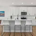 Bright & Spacious 3 Beds Luxury Home In Se Calgary