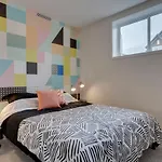 Spacious Modern Suite With Full Entertainment