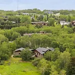Escape To The Rockies But Near Calgary Includes Free Parking And Banff Entry