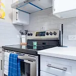 Gorgeous 2Br Condo W Parking Patio Coffee!