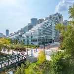 Guest Favorite Riverside Retreat- Walking Trails, Downtown Near Stampede! Free Banff Pass, Wine, Gym, Parking!