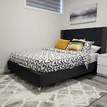 Trendy 2-Bed Oasis Awaits!