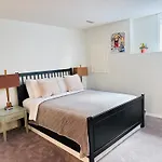 2 Bedrooms Private Basement Suite Close To Winsport & Downtown