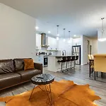 Stylish/4Bedroom/Freeparking/Indoorfireplace