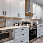 Stylish/4Bedroom/Freeparking/Indoorfireplace
