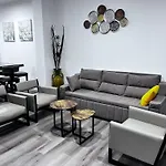 Private Entire Townhouse Retreat Close To Lake