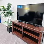 2 Bedrooms Private Basement Suite Close To Winsport & Downtown