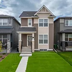 Beautiful 3Bed-With Ac-Close To Spruce Meadows & Mountains