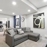 Small Paris Two Bedrooms Entire Suite