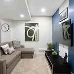 Small Paris Two Bedrooms Entire House