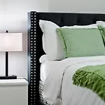 Luxury Serenity Home In Nw Calgary, High Speed Internet,, Near Grocery & Airport, Free Parking