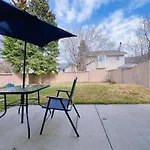 Lily Room Near Golf And Banff Costco Newly Renovated Queen Size Bed Single Bathroom Sofa Tv