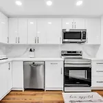 Luxurious And Spacious 2Br Suite