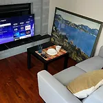 Lily Room Near Golf And Banff Costco Newly Renovated Queen Size Bed Single Bathroom Sofa Tv