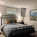 Newly Renovated Elephant Suite Rooms Close To Banff And Business Center