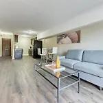 A Spacious Downtown 1-Bed Suite