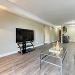 A Spacious Downtown 1-Bed Suite