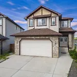 Luxury Lakeview Home - 2500Sqft Of Private Space With 5 Beds, 4 Bath, 2 Living Rooms, Kitchen, Ac, Jacuzzi, 18-Min To Airport, 20-Min To Downtown, 80-Min To Banff