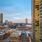 Modern Suite Calgary Downtown 5 Min Walk Stampede
