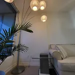 Your Perfect Escape - Modern Landmark Condo In Downtown Calgary - Free Parking- Premium Location