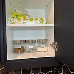 1Br Suite With Patio, Full Kitchen & Free Parking