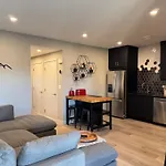 1Br Suite With Patio, Full Kitchen & Free Parking