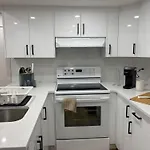 Valleyhut - Private 2 Bedrooms 1 Bathroom Walkout Basement Apartment