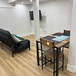 Valleyhut - Private 2 Bedrooms 1 Bathroom Walkout Basement Apartment