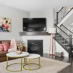 New! Large Family 4Br W Kid\'S Play Den, Yard - Free Banff Pass, Bbq, Netflix, Parking & Wine!
