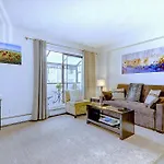 Large Top Floor 2Br, Stampede & Parking By Doorbed