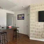 Modern Suite At Upten Condo