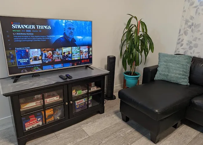 Livingston Howse Haven - A Simple & Cozy Private Two-Bedroom Basement Suite With Free Parking