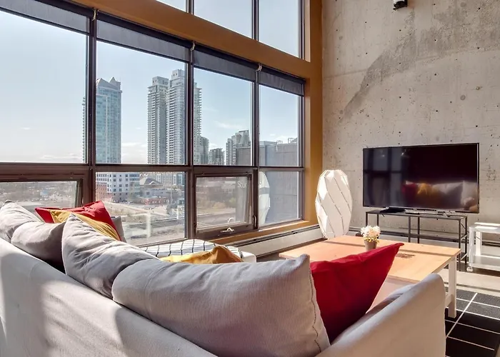 New Huge Penthouse Loft, Rooftop Patio, Bbq, Parking, Coffee