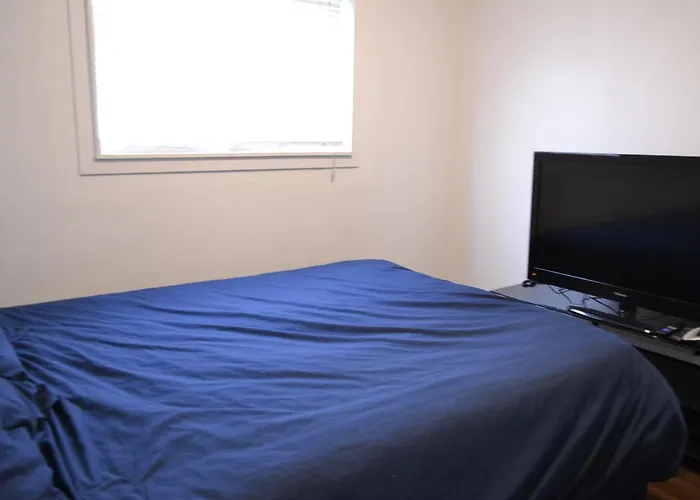 Private Bedroom On Renovated Duplex Main Floor - Dover