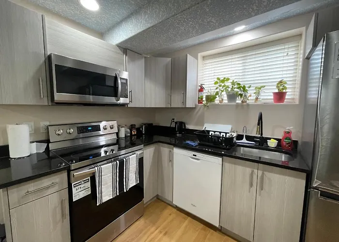 Super Luxury & Cozy Lower Level Apartment In Nw Calgary, Ab Close To Banff